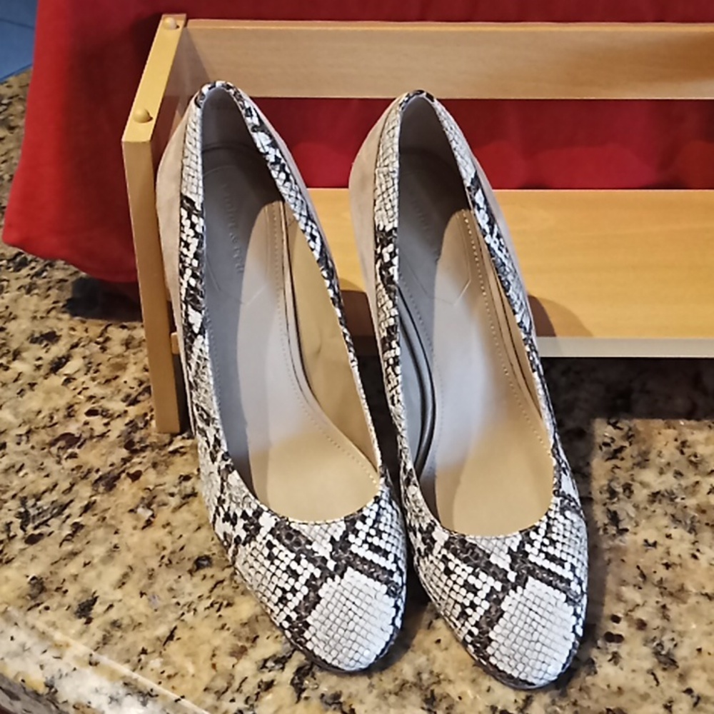 Violet & Red Snakeskin Wedges. NWOT. Never Been Worn. PERSIA Size 7M. - Picture 6 of 16